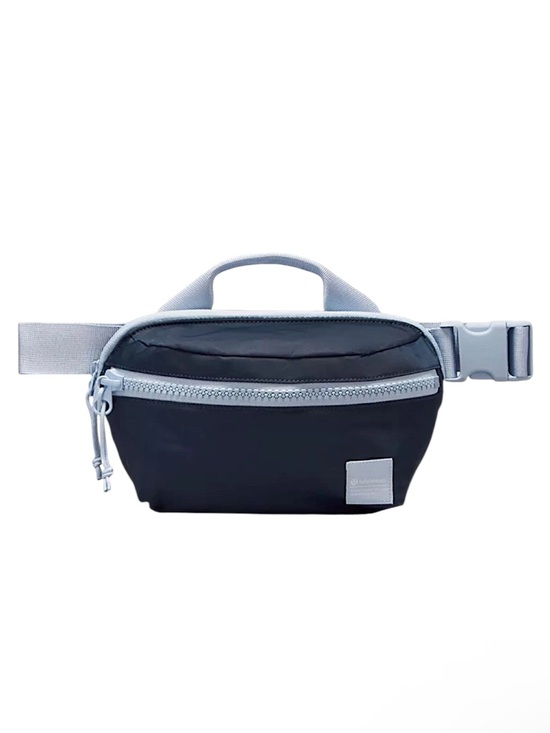lululemon athletica Handbags - 🍋 NWT Lululemon All Day Essentials Belt Bag 2.5L in True Navy/Blue Linen